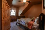 7th Heaven loft with twin bed
